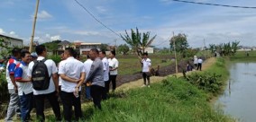 Normalisasi Sungai Cikayapulama, Yayasan Podomoro Bagikan CSR  