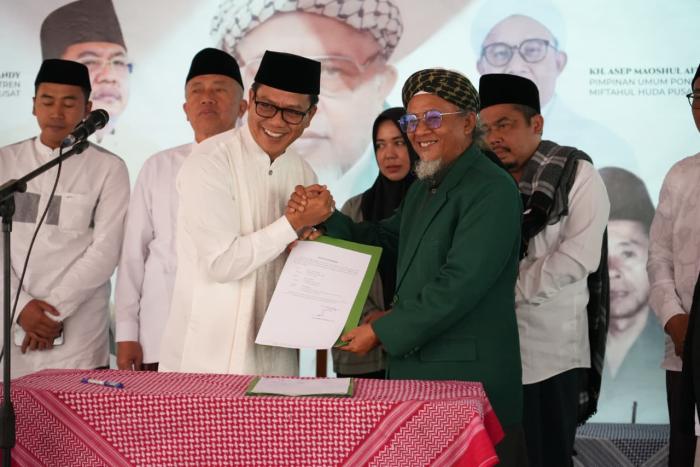 Hadiri Tabligh Akbar, Kang DS Dorong Santri Perkuat Niat dan Tekuni Ilmu